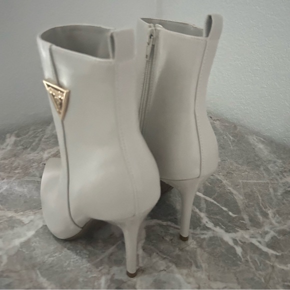 Guess women’s zip up boots - Picture 4 of 7